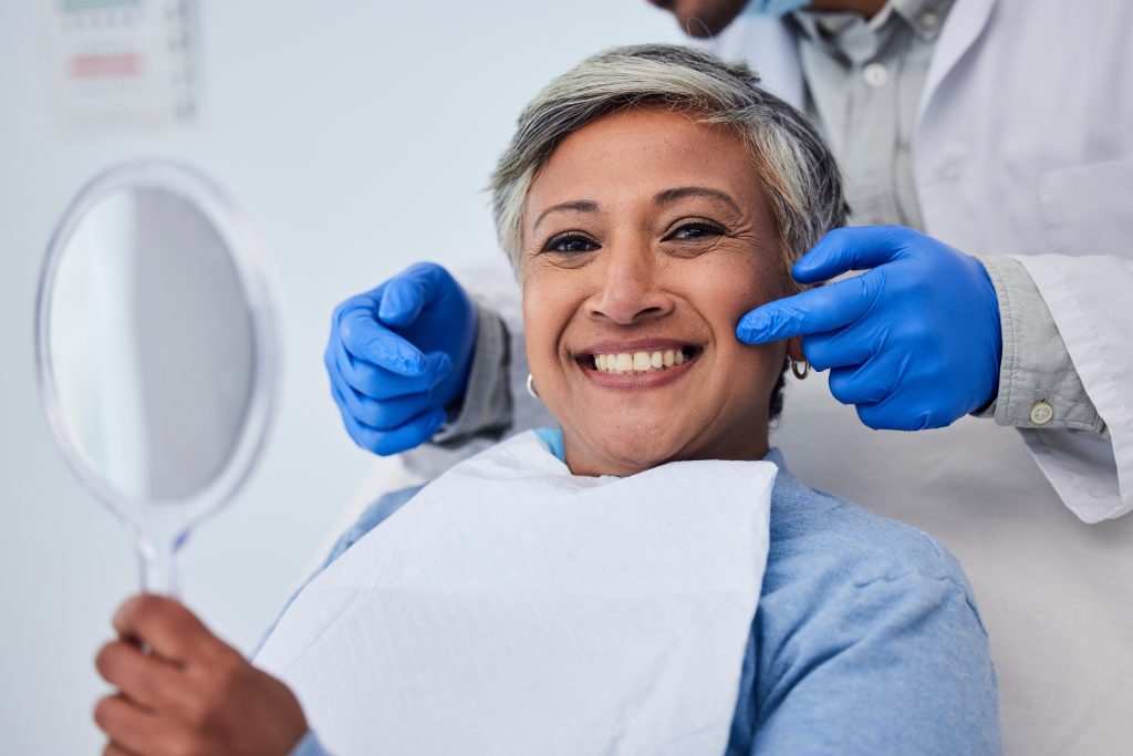 Implantes dentales para adultos mayores