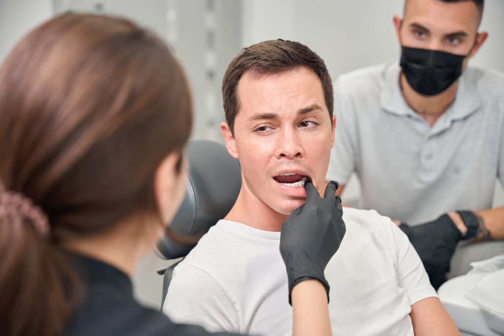 Paciente con movilidad-dental en COE